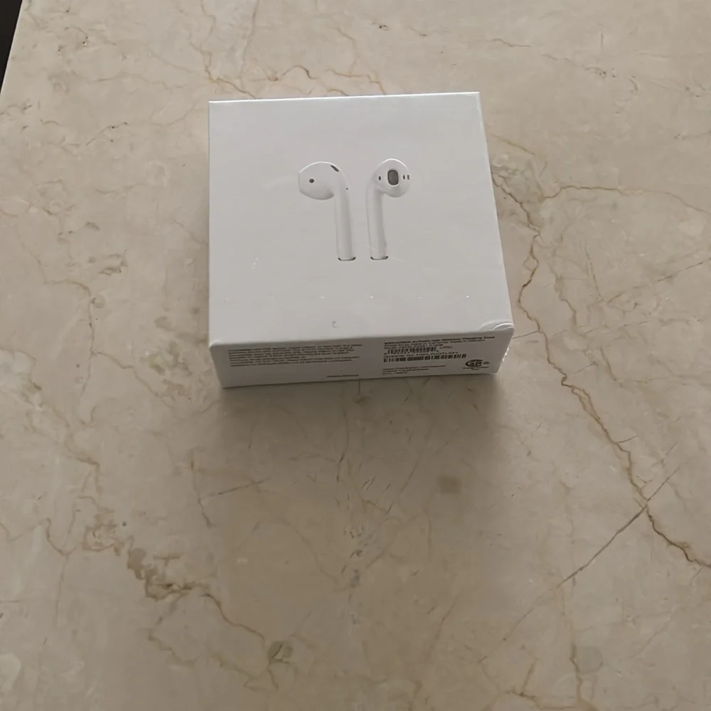 Apple Wireless Earbuds - White